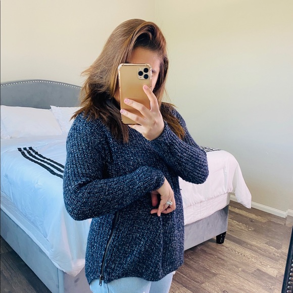 Sweater - Picture 3 of 3